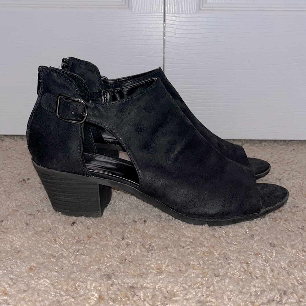 Carlos by Carlos Santana brand Peep-toe Cutout Booties